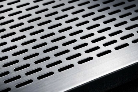 Close-up sleuf perforatie stalen plaat