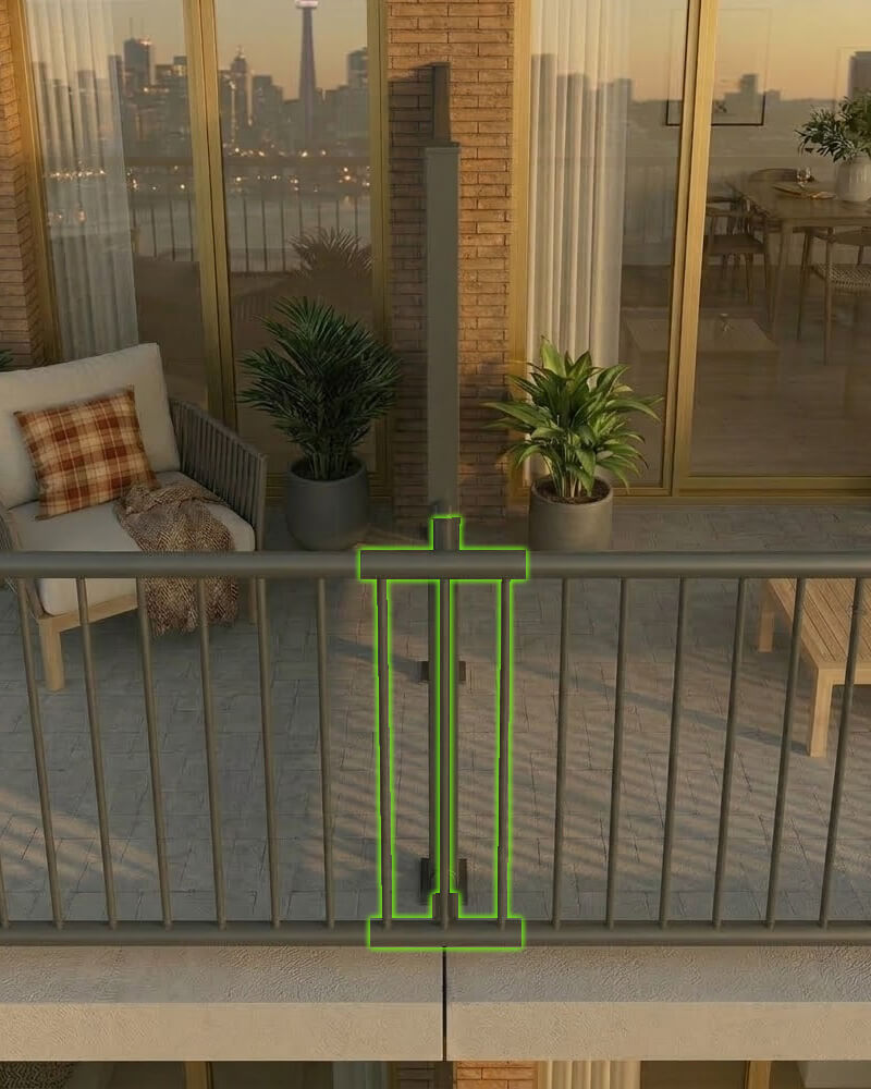 T-stuk van een balkonhekwerk gehighlight om twee balkons makkelijk met elkaar te verbinden